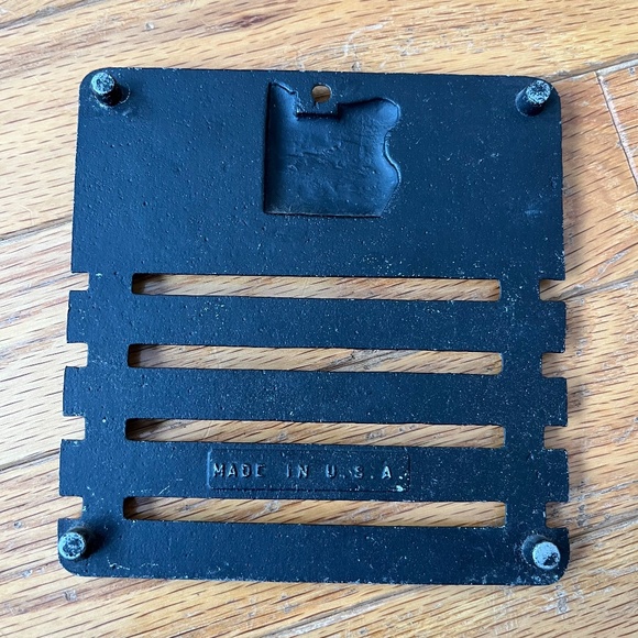 Vintage 70s Cast Iron Saddest Words Bar Decor - Picture 4 of 4